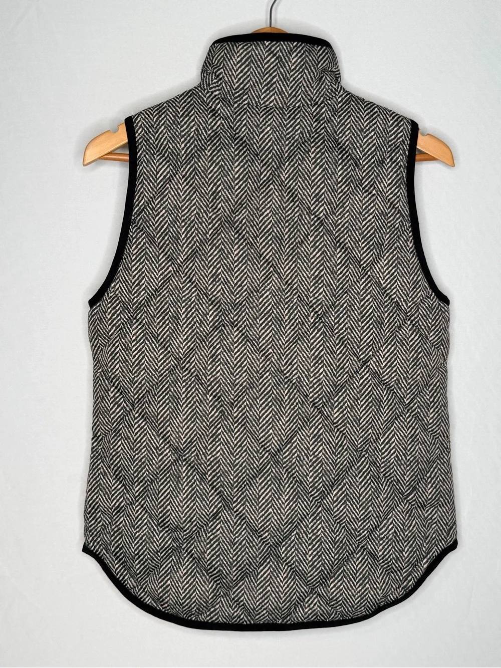 NWT! J. Crew Black Printed Quilted Waterfowl Feathers Down Puffer Vest. Size XS.